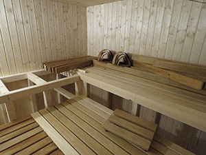 Fertigstellung der restlichen Saunabänke